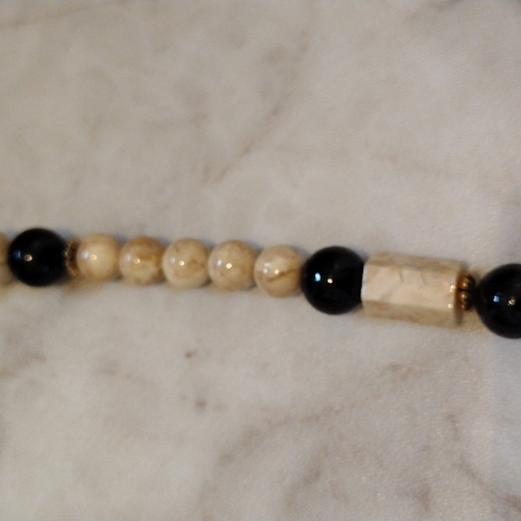 Beautiful multi color and shape beads necklace. - Picture 5 of 9